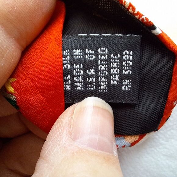 100% Silk HALLMARK HOLIDAY TRADITIONS Santa List & Toys Men's Neck Tie Christmas - Picture 2 of 7